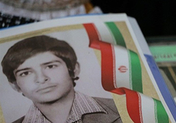 لحظه کشف پیکر یک شهید با لباس مشکی، یک روز قبل از آغاز محرم + فیلم