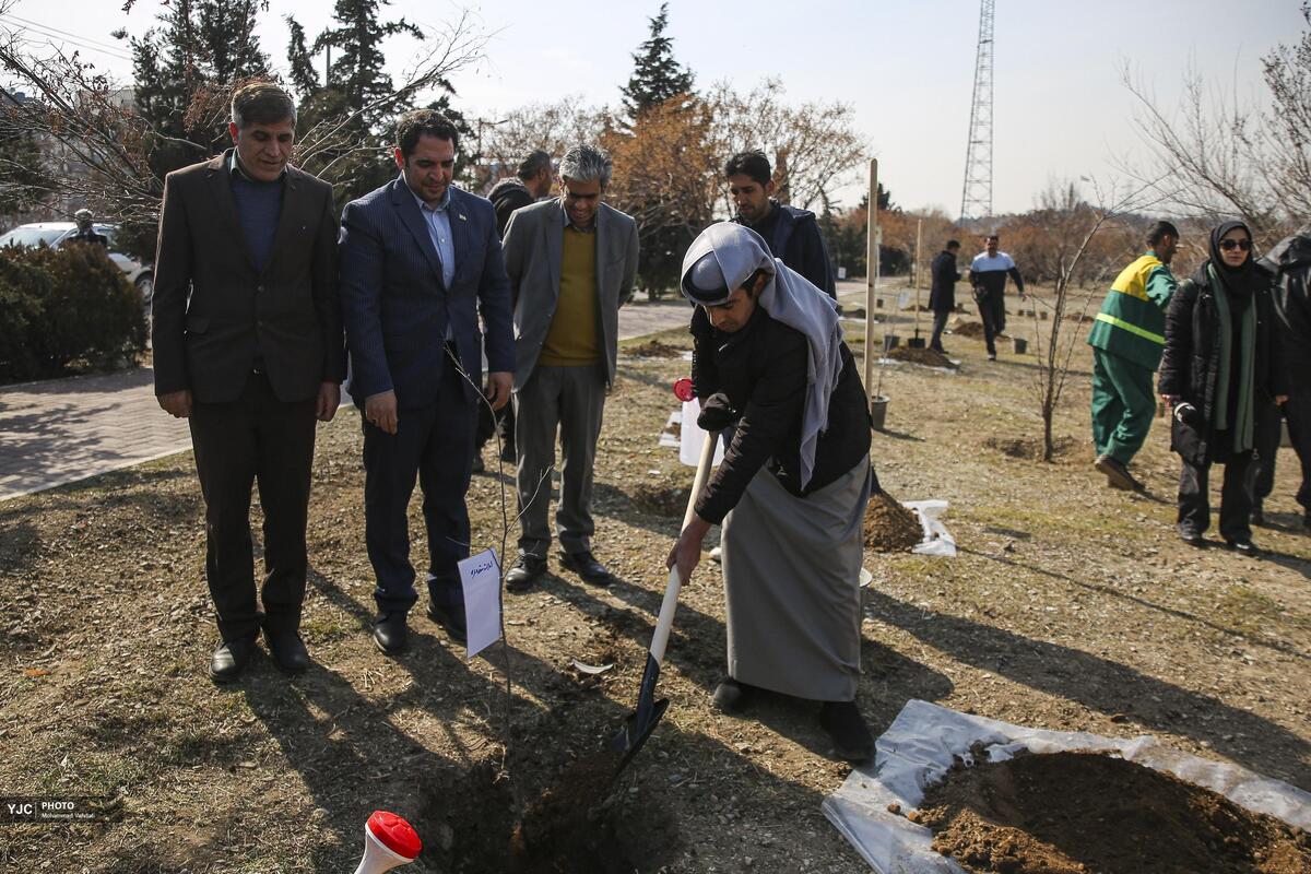 آیین روز درختکاری با حضور رئیس مجلس شورای اسلامی و شهردار تهران